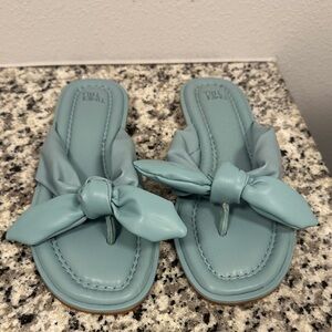 Time and Tru Bow Thong Sandals two pairs teal and butter yellow 
Never worn